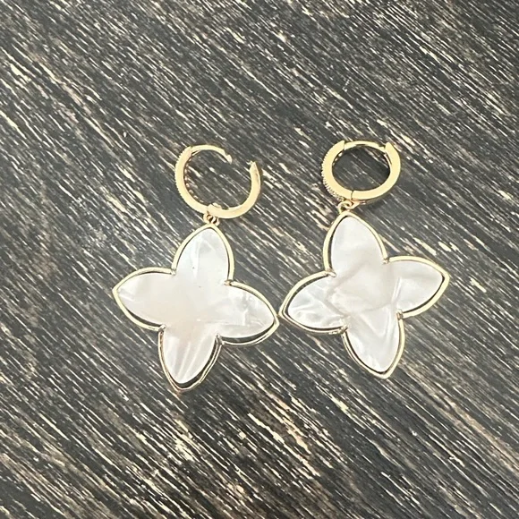 Chic Gold and Silver Petal Earrings - Picture 4 of 4
